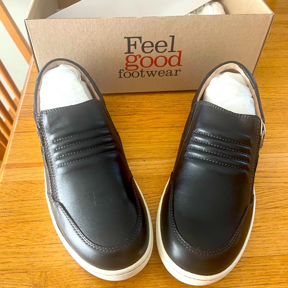 Taos Black 8.5 Md Zipward Black Leather Flats Sneakers Arch Support Intellifresh